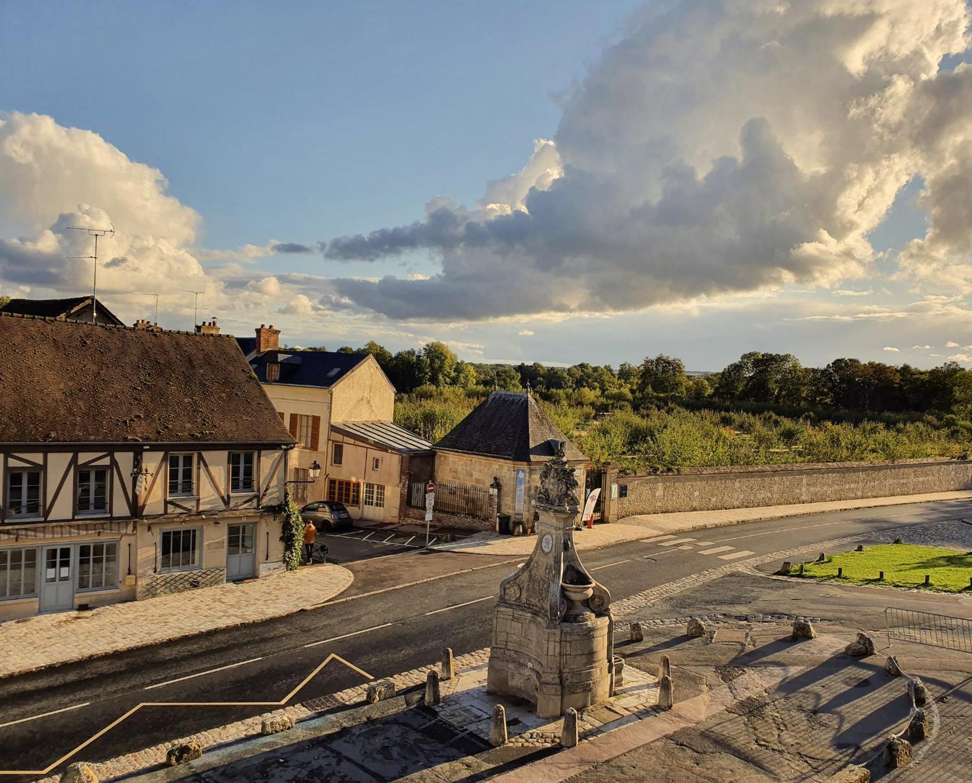 Gite De L'Ecu La Roche-Guyon Exterior photo